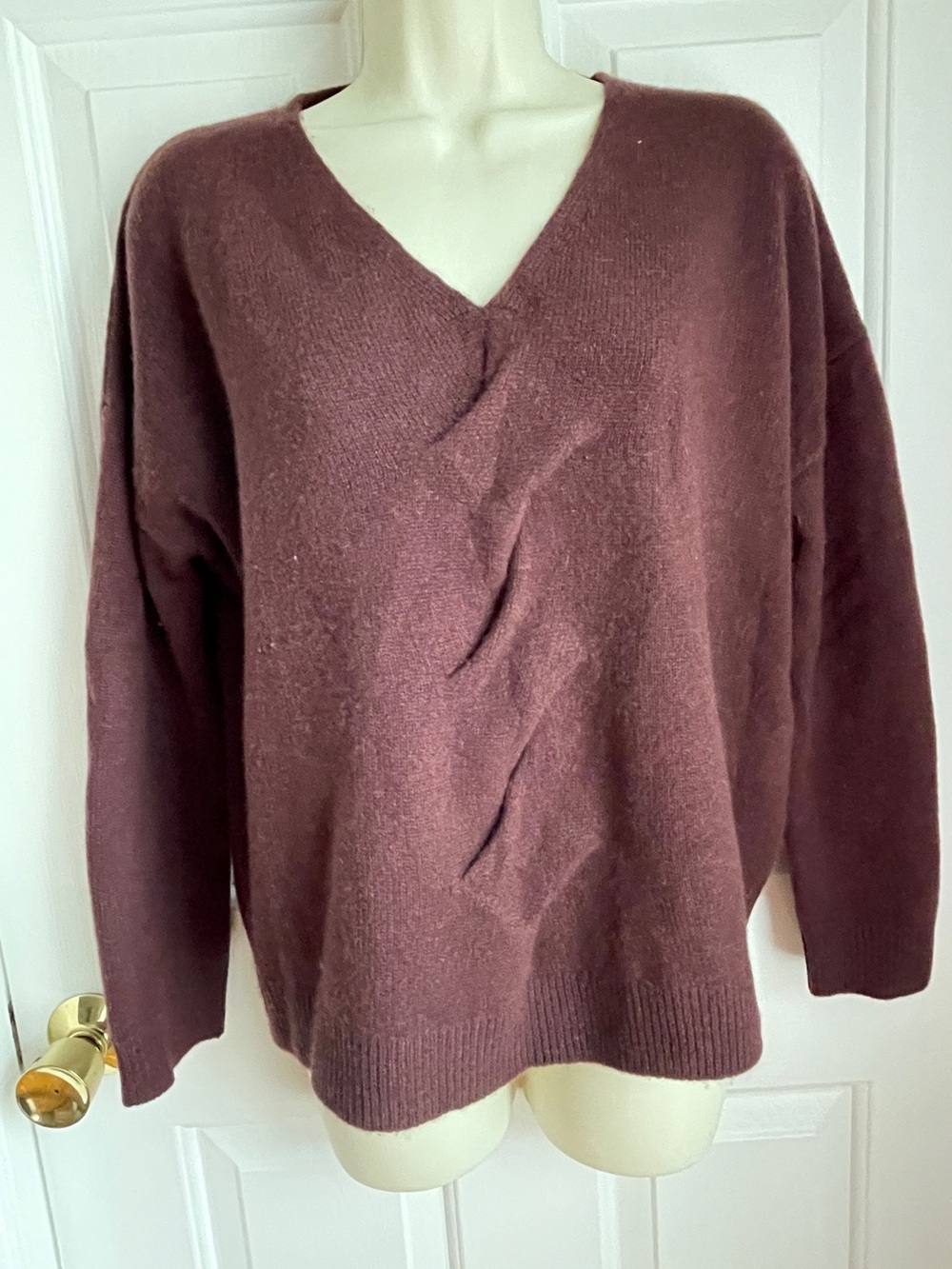 Garnet Hill Ladies Sweater sz M 100% Cashmere Braided Front V-neck Maroon Brown